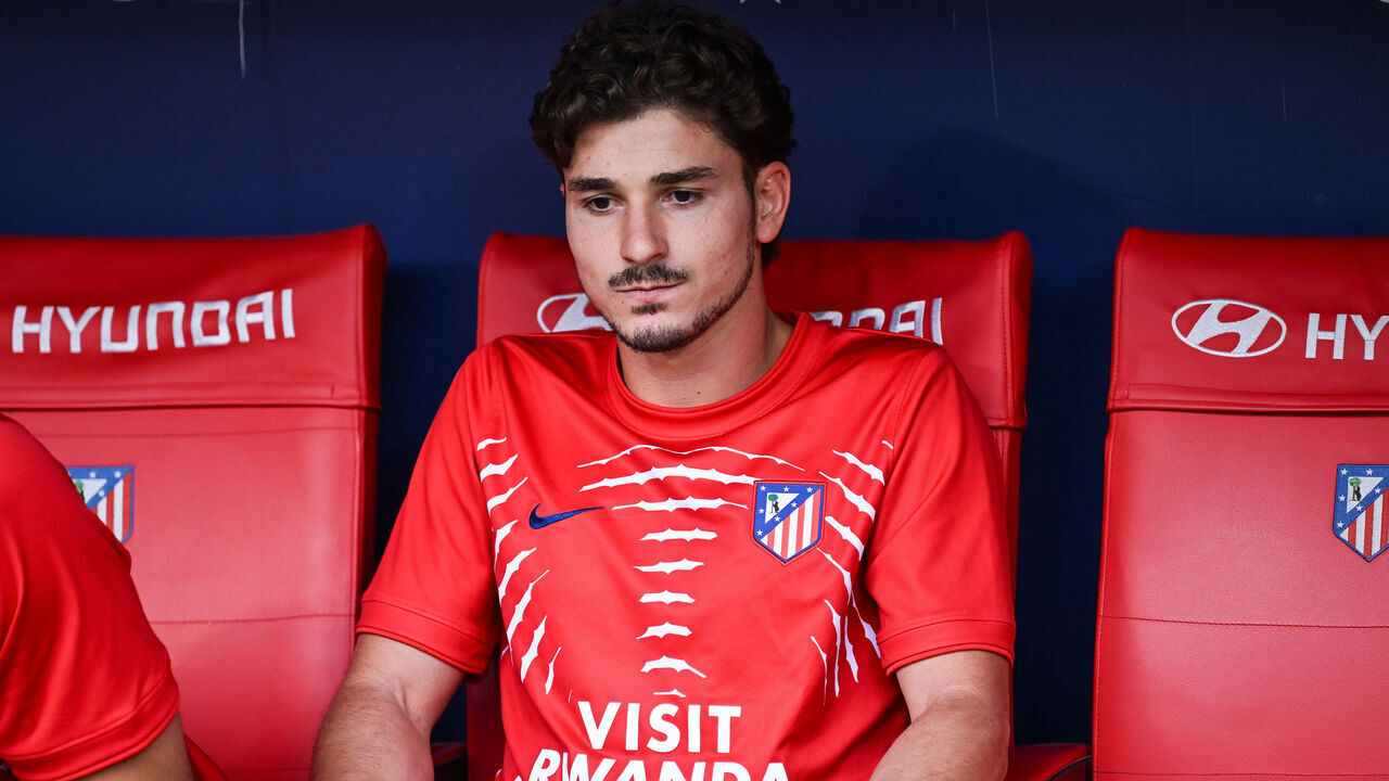 Julian Alvarez (No. 19) of Atletico Madrid warms up on the sideline during the LaLiga regular season Round 2 match against Villarreal at Civitas Metropolitano in Madrid, Spain, on August 23, 2026.