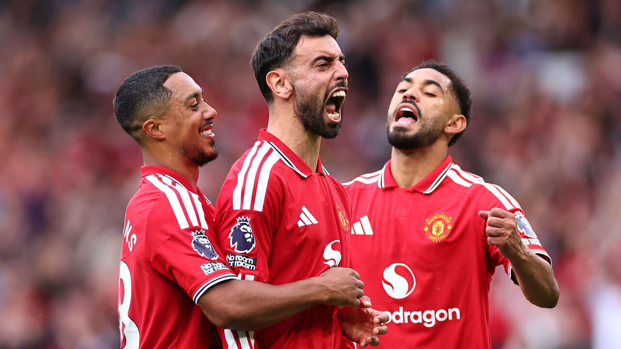 MANCHESTER, ENGLAND - AUGUST 30: Bruno Fernandes of Manchester United celebrates after scoring a penalty to make it 3-1 during the Premier League 2026/27 match between Manchester United and Ipswich Town at Old Trafford on August 30, 2026 in Manchester, United Kingdom.