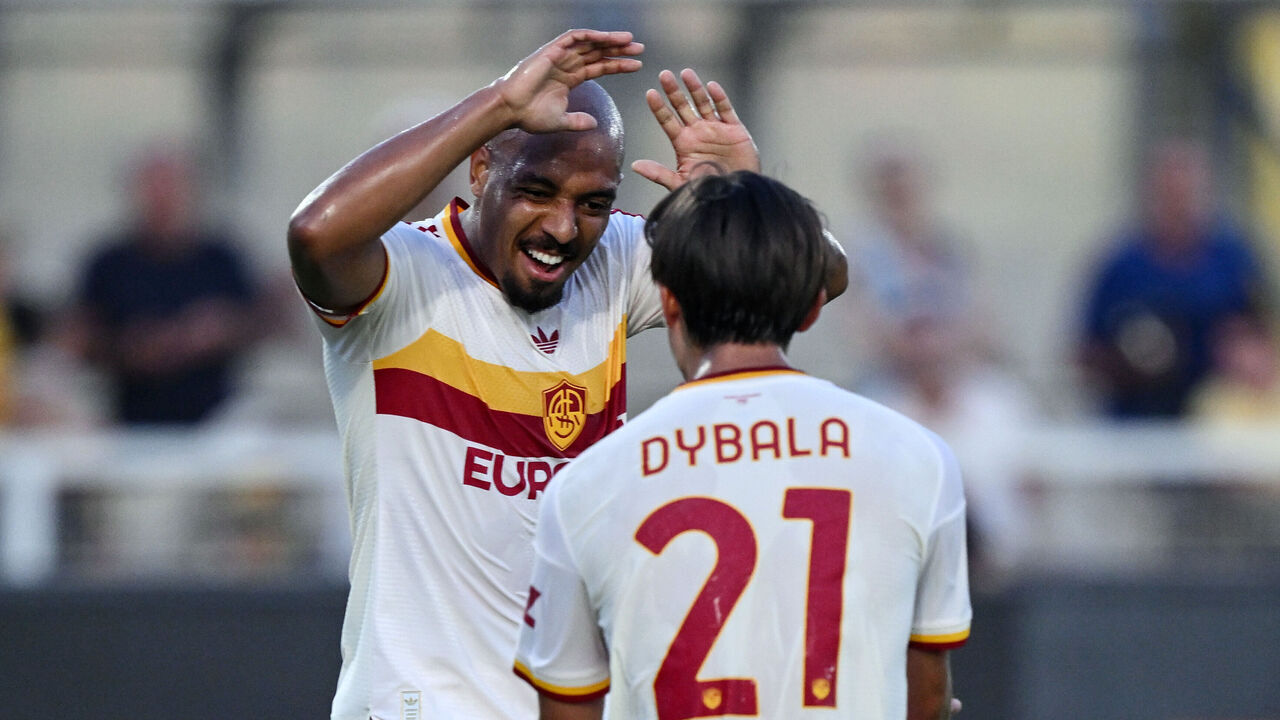 LECCE, ITALY - AUGUST 31: Donyell Malen of Roma celebrates his goal with Paulo Dybala of Roma during the Serie A match between US Lecce and AS Roma at Stadio Via del Mare on August 31, 2026 in Lecce, Italy.