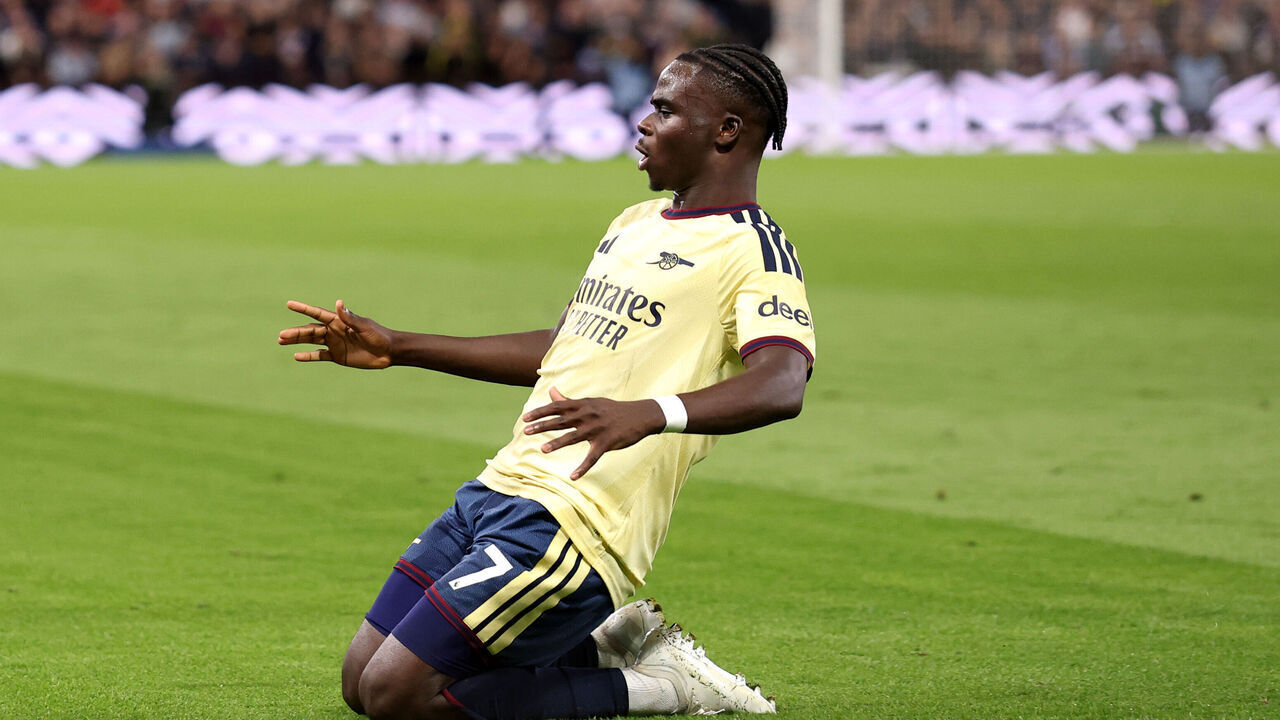 BIRMINGHAM, ENGLAND - AUGUST 31: Bukayo Saka of Arsenal celebrates scoring his team’s first goal during the Premier League 2026/27 match between Aston Villa FC and Arsenal FC at Villa Park on August 31, 2026 in Birmingham, England.