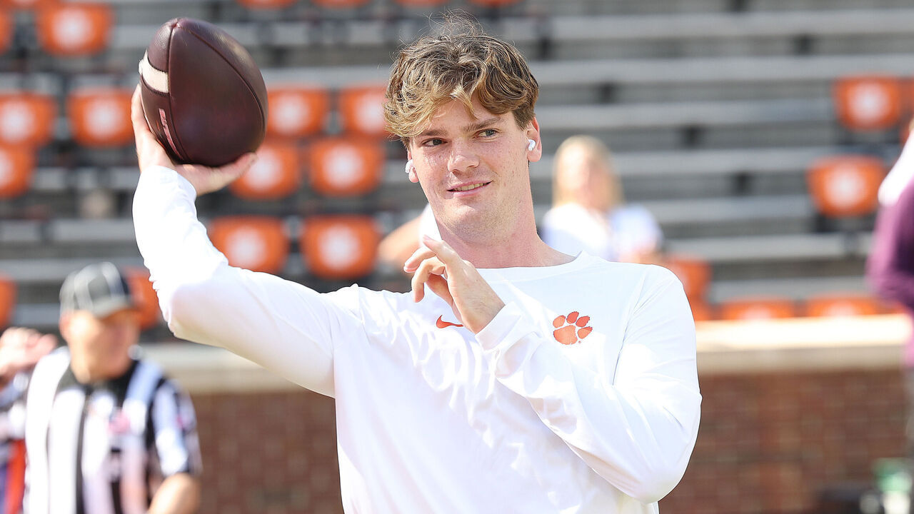 CLEMSON, SC - OCTOBER 18: Clemson Tigers quarterback Christopher Vizzina (17) during a college football game between the SMU Mustangs and the Clemson Tigers on October 18, 2025 at Memorial Stadium in Clemson, S.C.