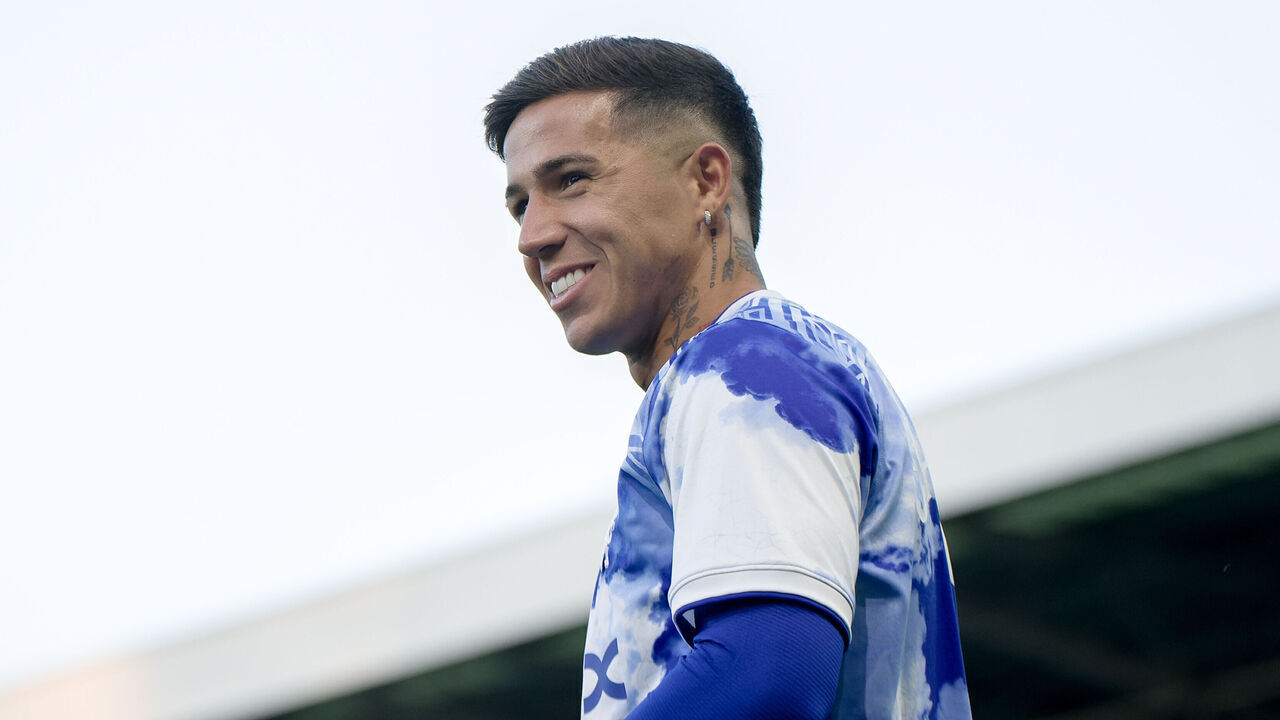 LONDON, ENGLAND - AUGUST 24: Enzo Fernandez of Chelsea warming up before the Premier League 2026/27 match between Fulham and Chelsea FC at Craven Cottage on August 24, 2026 in London, England.