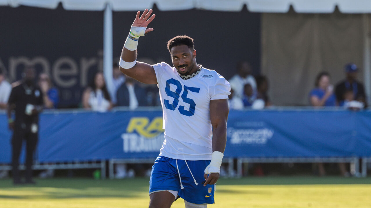 Los Angeles, CA - July 26, 2026: Rams defensive end Myles Garrett waves to fans at the first day of training camp at Loyola Marymount University in Los Angeles, CA on Sunday, July 26, 2026. (Robert Gauthier/Los Angeles Times via Getty Images)
