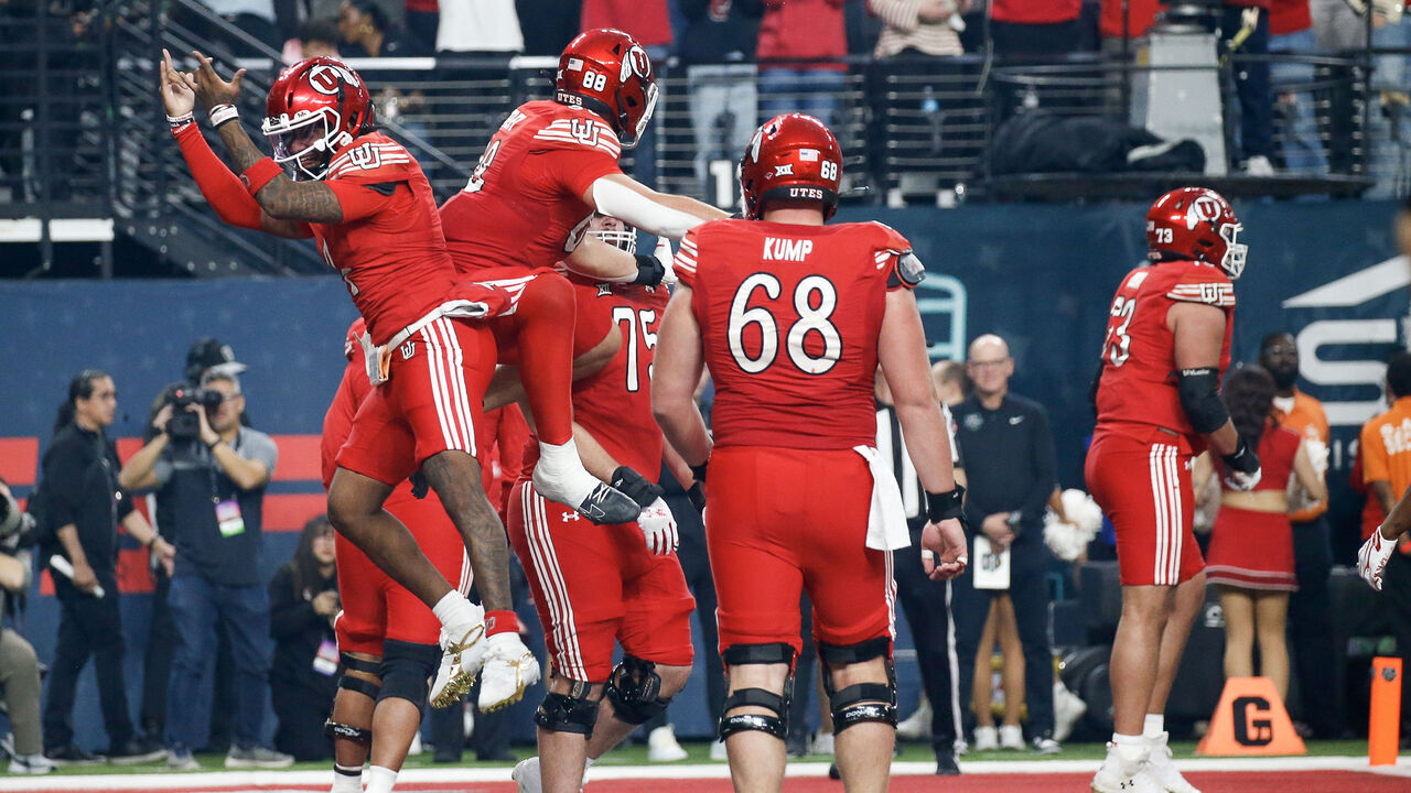 LAS VEGAS, NV - DECEMBER 31: Utah Utes QB Devon Dampier (4) and Utah Utes TE Dallen Bentley (88) celebrate in the end zone at the SRS Distribution Las Vegas Bowl between the Nebraska Cornhuskers and Utah Utes on December 31, 2025 at Allegiant Stadium in Las Vegas, NV.