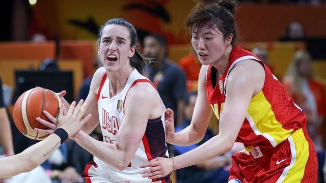 USA' Caitlin Clark and China' Xinyu Luo fight for the ball during a game between the national teams of The United States and China, game 1 of the group phase at the FIBA Women's Basketball World Cup, on Friday 4 September 2026, in Berlin, Germany. The FIBA Women's Basketball World Cup takes place in Berlin from 4 to 23 September 2026.BELGA PHOTO VIRGINIE LEFOUR
