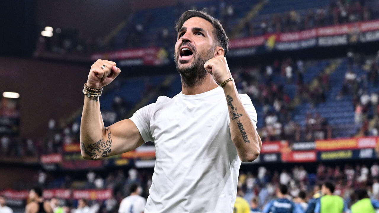 GENOA, ITALY - SEPTEMBER 04: Cesc Fabregas of Como celebrates during the Serie A match between Genoa CFC and Como 1907 at Stadio Luigi Ferraris on September 04, 2026 in Genoa, Italy.