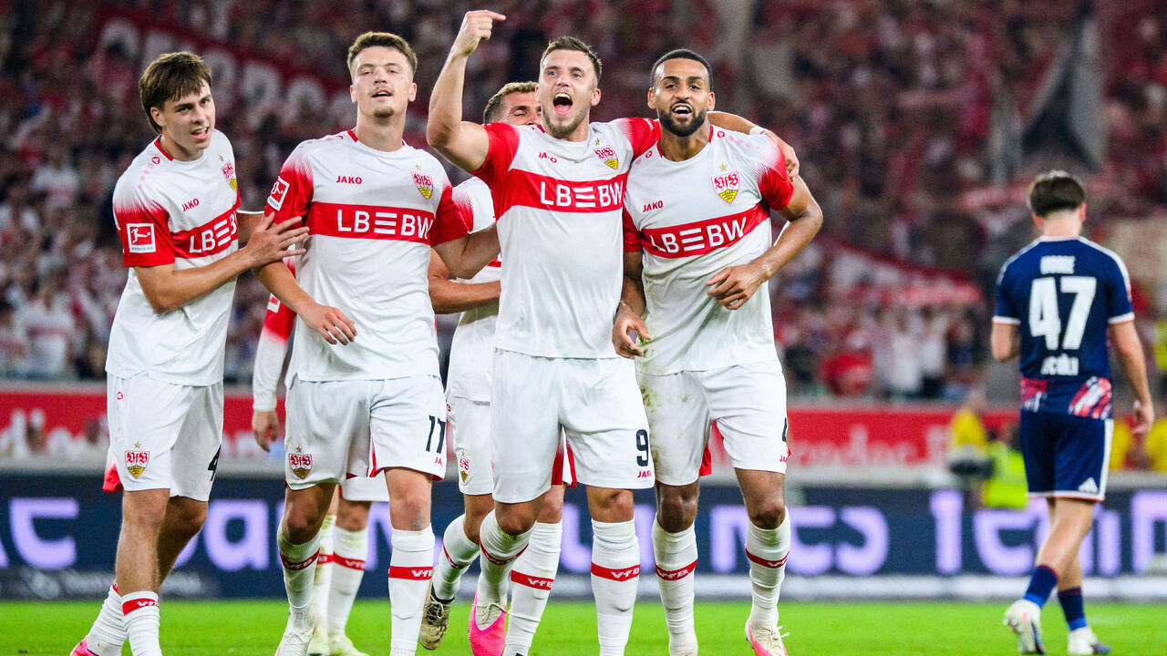 04 September 2026, Baden-Württemberg, Stuttgart: Soccer, Men: Bundesliga, VfB Stuttgart vs. 1. FC Köln, Matchday 2, MHPArena. Josha Vagnoman (right, VfB Stuttgart) celebrates his goal to make it 41 with Leo Sauer (left to right, VfB Stuttgart), Denan Pejinovi (VfB Stuttgart), and Ermedin Demirovi (VfB Stuttgart). Photo: Tom Weller/dpa - IMPORTANT NOTICE: In accordance with the regulations of the Bundesliga and the German Football Association (DFB), it is prohibited to use or allow the use of photographs taken inside the stadium and/or during the game in the form of sequential images and/or video-like photo series.
