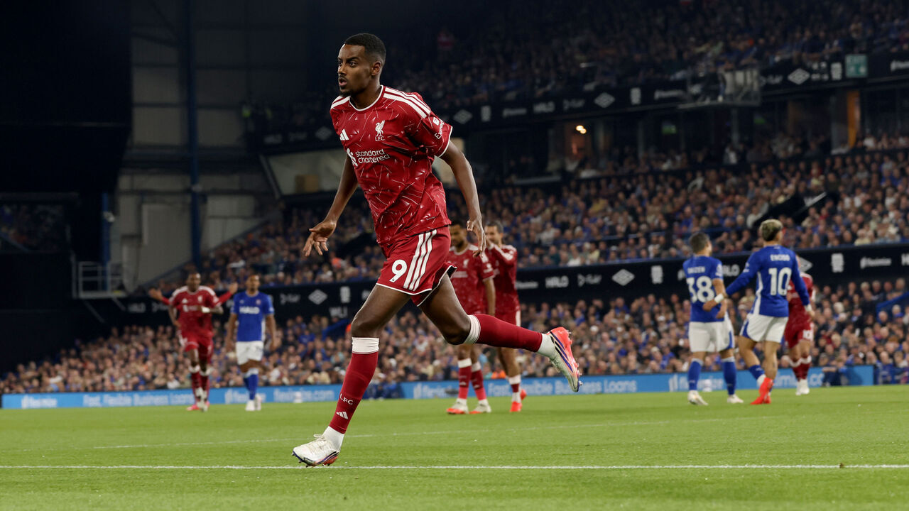 IPSWICH, ENGLAND - SEPTEMBER 04: Alexander Isak of Liverpool celebrates scoring his team’s first goal during the Premier League 2026/27 match between Ipswich Town and Liverpool FC at Portman Road on September 04, 2026 in Ipswich, England.