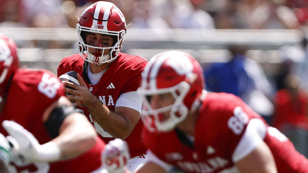 BLOOMINGTON, IN - SEPTEMBER 05: Indiana Hoosiers quarterback Josh Hoover (10) drops back to pass during the second quarter of play during a college football game between the North Texas Mean Green and the Indiana Hoosiers on September 05, 2026 at Memorial Stadium in Bloomington, IN.