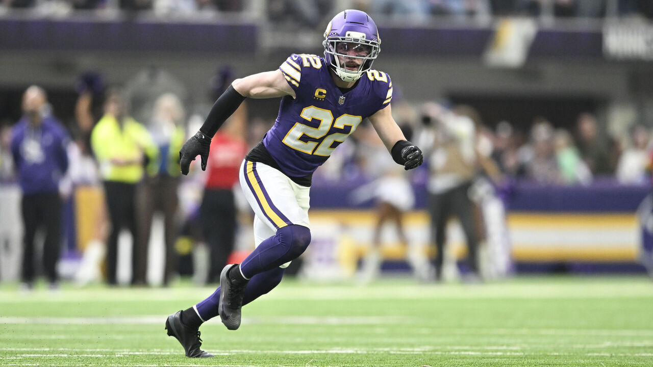 MINNEAPOLIS, MINNESOTA - JANUARY 4: Harrison Smith #22 of the Minnesota Vikings lines up for a play against the Green Bay Packers in the second half of the game at U.S. Bank Stadium on January 4, 2026 in Minneapolis, Minnesota.