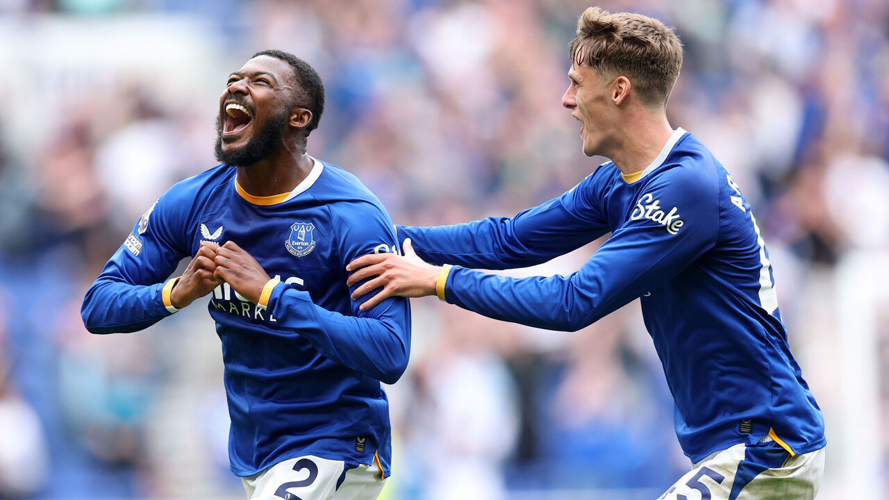 LIVERPOOL, ENGLAND - SEPTEMBER 06: Ainsley Maitland-Niles of Everton celebrates scoring his team’s second goal during the Premier League 2026/27 match between Everton and Manchester United at Hill Dickinson Stadium on September 06, 2026 in Liverpool, England.