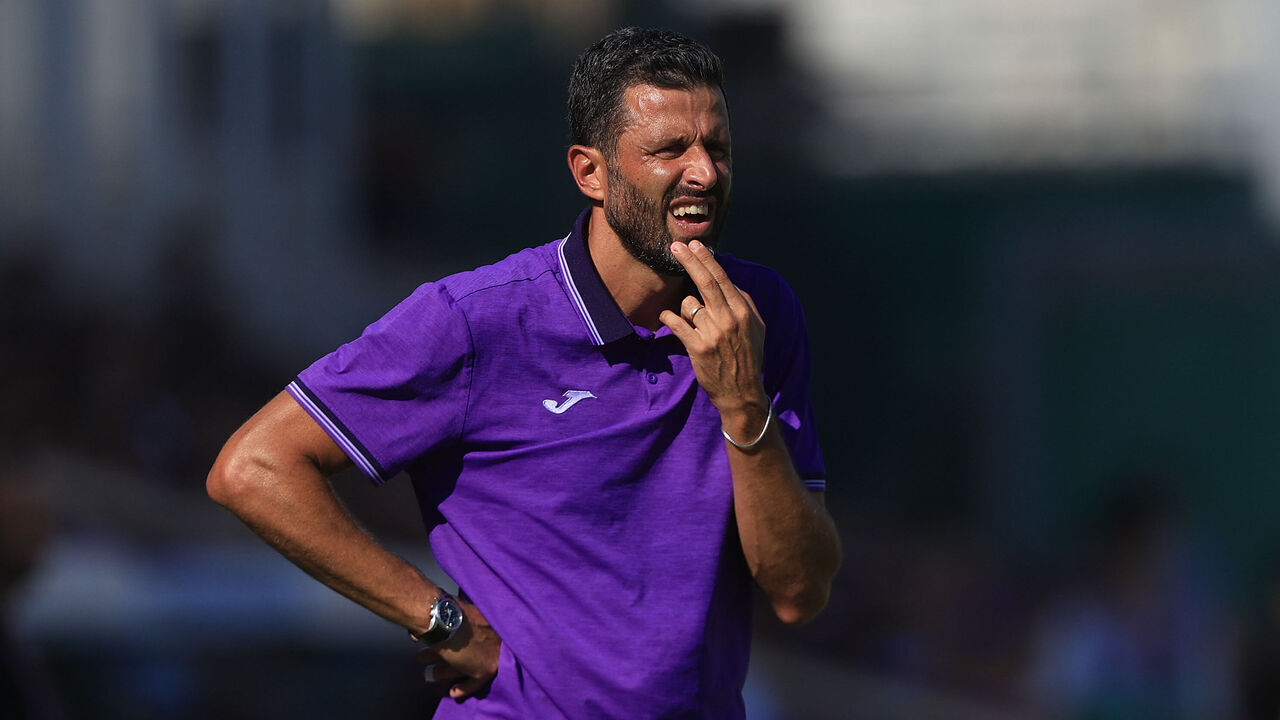 FLORENCE, ITALY - SEPTEMBER 05: Head coach Fabio Grosso manager of ACF Fiorentina looks on during the Serie A match between ACF Fiorentina and Torino FC at Stadio Artemio Franchi on September 5, 2026 in Florence, Italy.