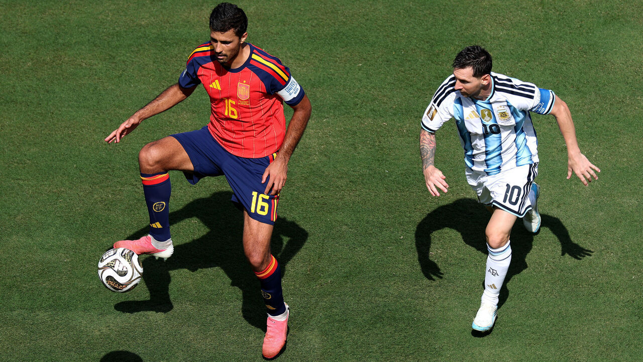 EAST RUTHERFORD, NEW JERSEY - JULY 19: Rodri #16 of Spain controls the ball against Lionel Messi #10 of Argentina during the FIFA World Cup 2026 Final match between Spain and Argentina at New York New Jersey Stadium on July 19, 2026 in East Rutherford, New Jersey.