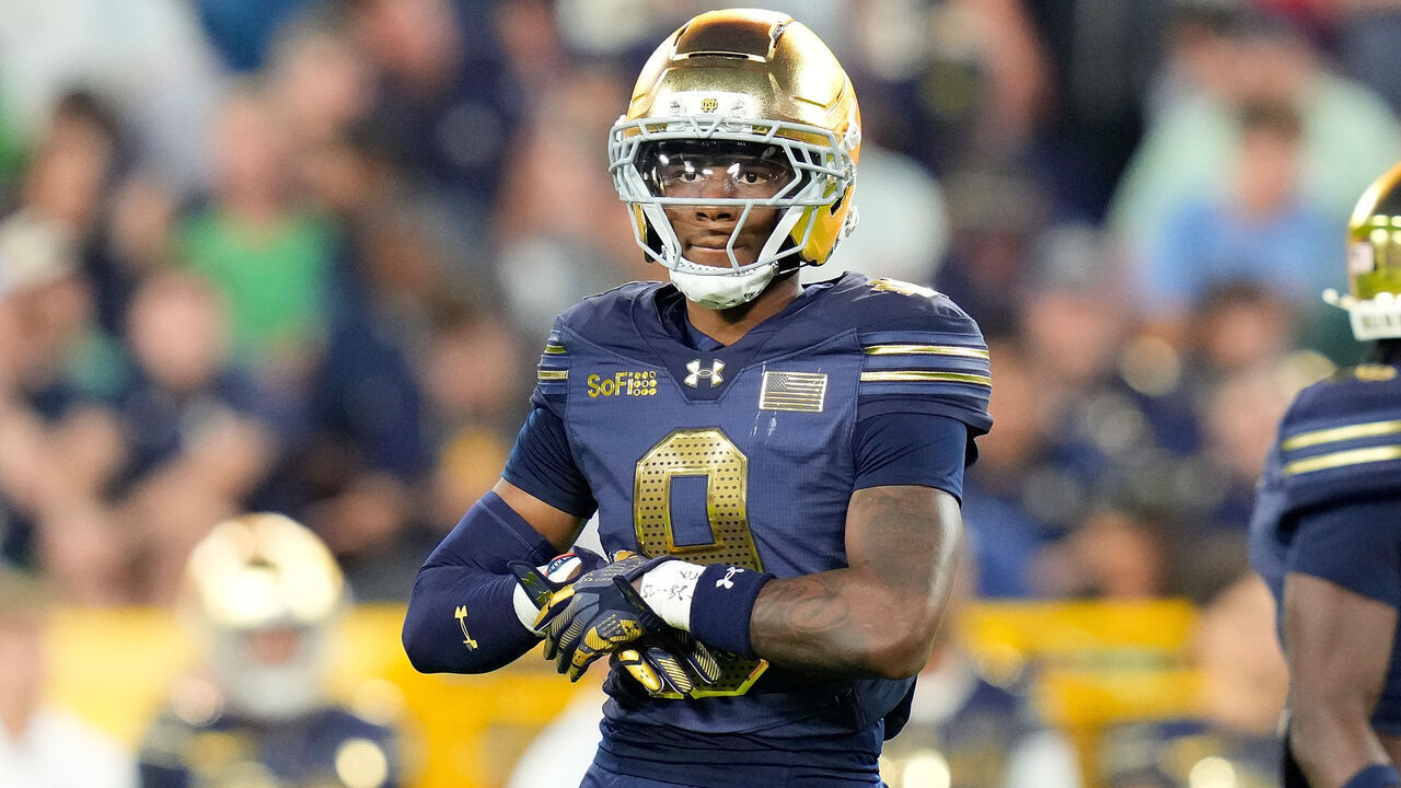 GREEN BAY, WISCONSIN - SEPTEMBER 06: Brauntae Johnson #9 of the Notre Dame Fighting Irish before the snap against the Wisconsin Badgers at Lambeau Field on September 06, 2026 in Green Bay, Wisconsin.