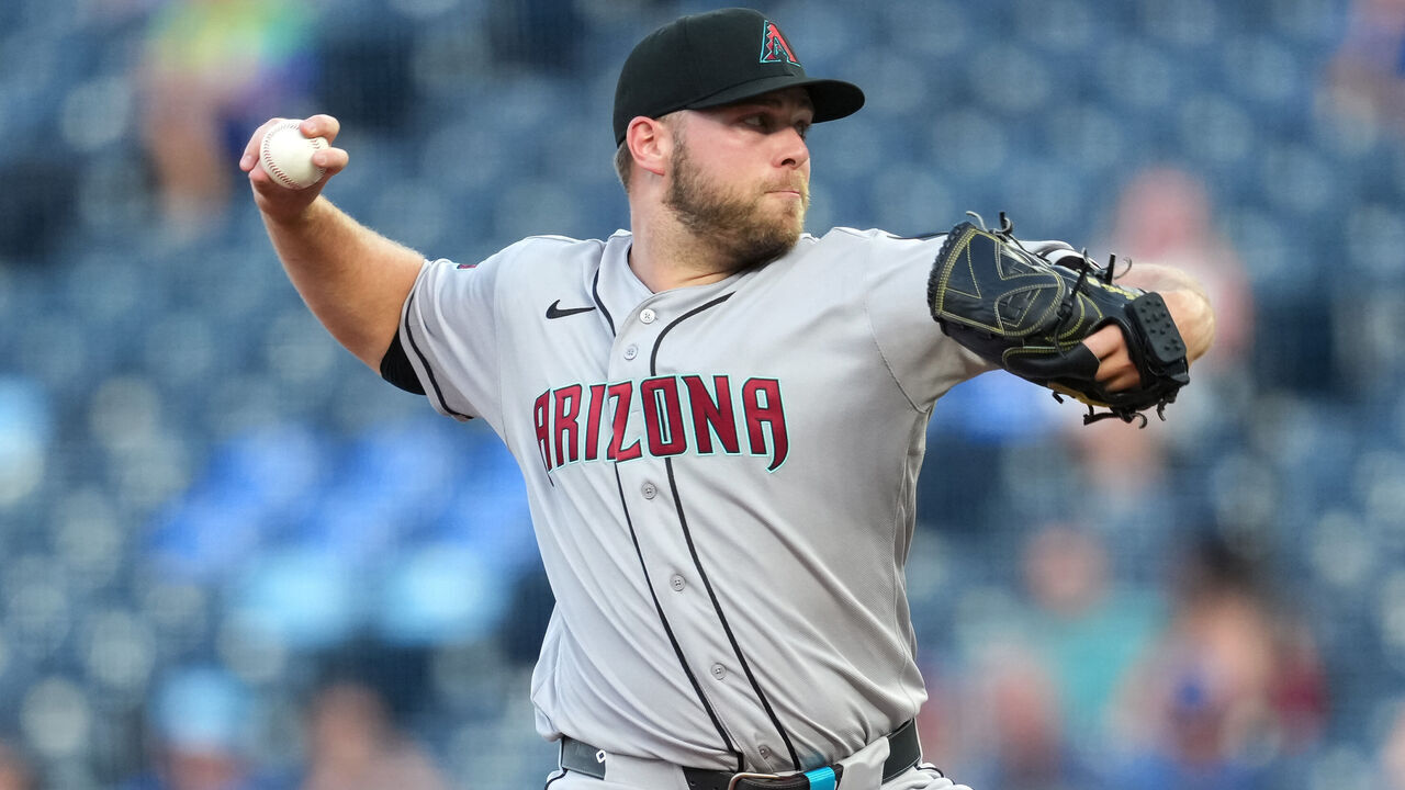 KANSAS CITY, MISSOURI - SEPTEMBER 08: Corbin Burnes #39 of the Arizona Diamondbacks pitches during the first inning against the Kansas City Royals at Kauffman Stadium on September 08, 2026 in Kansas City, Missouri.