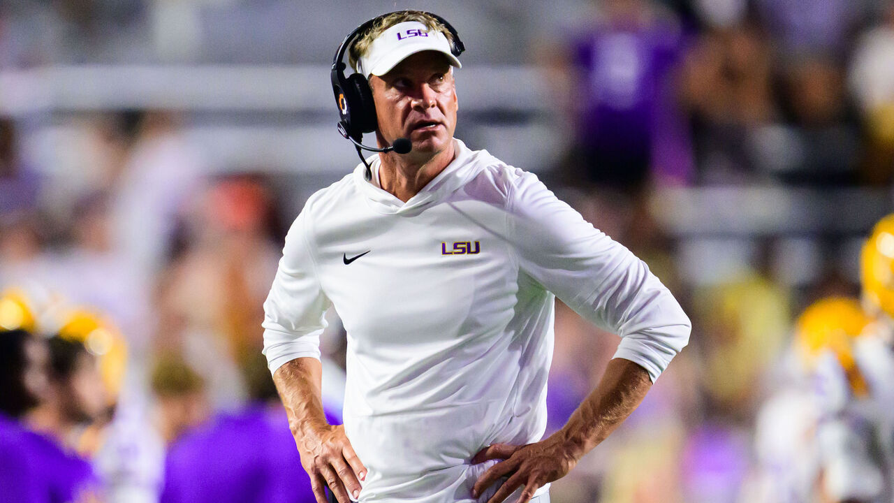BATON ROUGE, LOUISIANA - SEPTEMBER 5: Head coach Lane Kiffin of the LSU Tigers on the sideline against the Clemson Tigers at Tiger Stadium on September 5, 2026 in Baton Rouge, Louisiana. (Photo by Ella Hall/University Images via Getty Images}