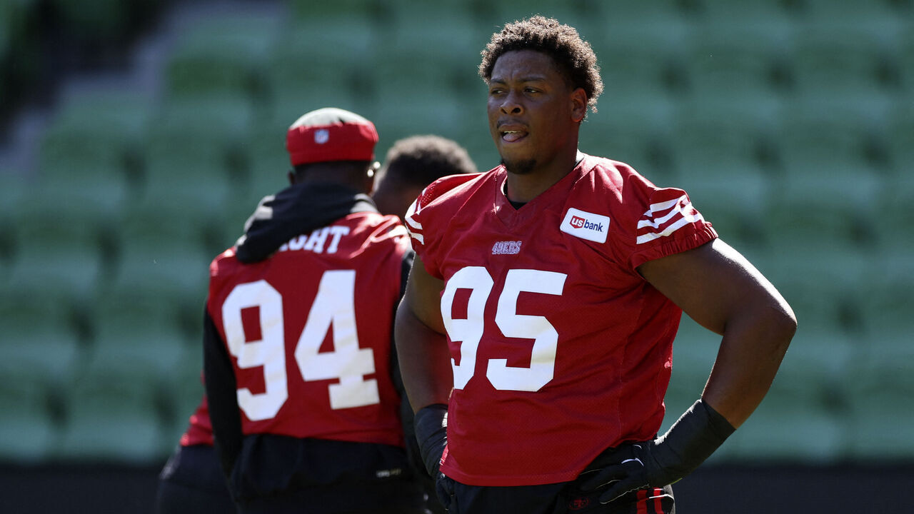 San Francisco 49ers' defensive tackle #95 Alfred Collins attends a training session at AAMI Park in Melbourne on September 7, 2026. / -- IMAGE RESTRICTED TO EDITORIAL USE - STRICTLY NO COMMERCIAL USE --