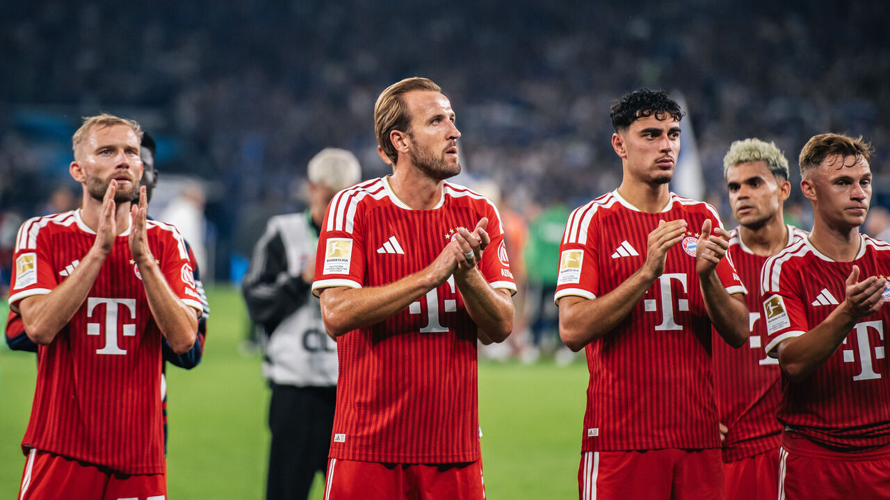 Harry Kane of FC Bayern Munich greets fans after the Bundesliga match between FC Schalke 04 and FC Bayern Munich at Veltins-Arena in Gelsenkirchen, Germany, on September 5, 2026.