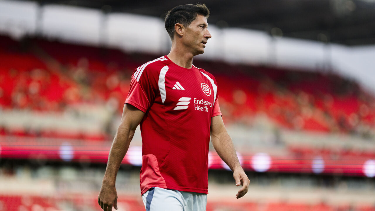 TORONTO, CANADA - SEPTEMBER 5: Robert Lewandowski #9 of the Chicago Fire FC warms up ahead of playing against the Toronto FC in their MLS match at the BMO Field on September 5, 2026 in Toronto, Canada.