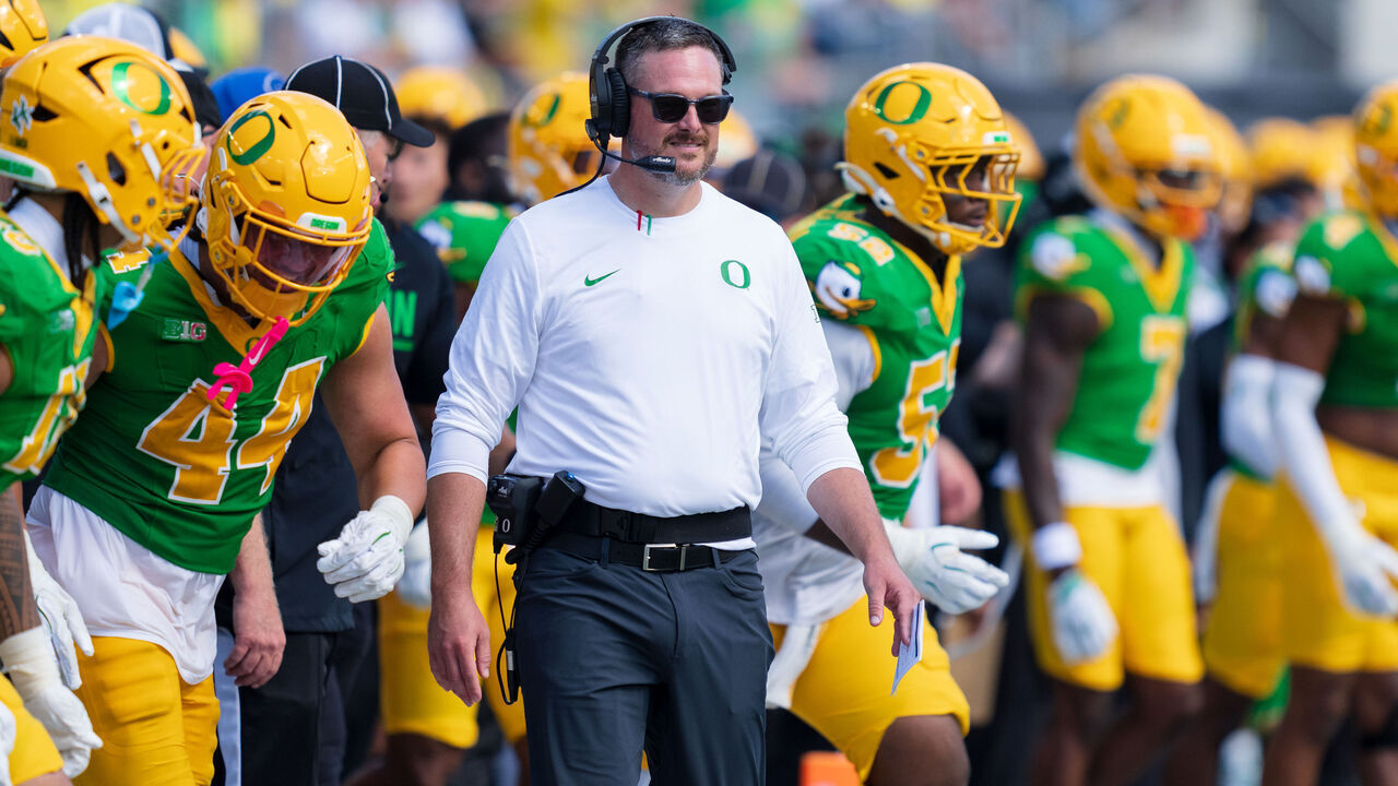 EUGENE, OREGON - SEPTEMBER 5: Head Coach Dan Lanning of the Oregon Ducks prepares for a play as his team takes the field during the second half of the game against the Boise State Broncos at Autzen Stadium on September 5, 2026 in Eugene, Oregon.