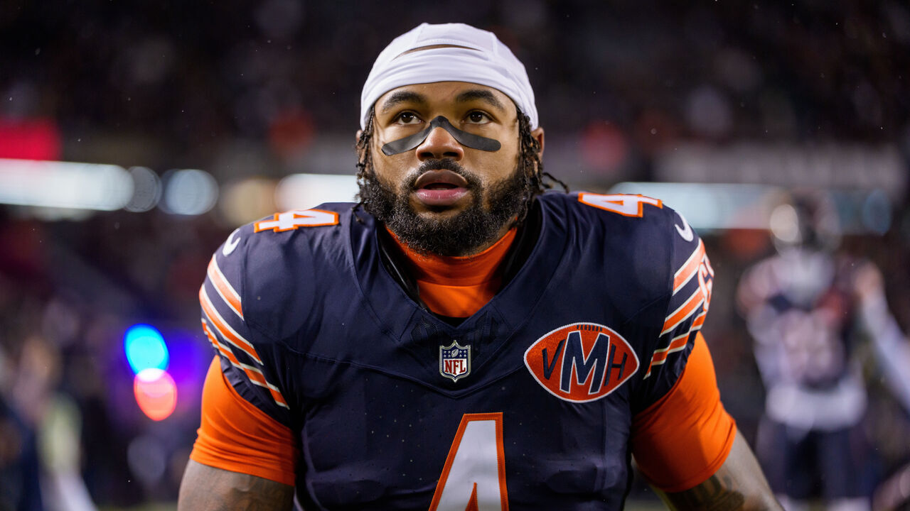 CHICAGO, ILLINOIS - JANUARY 10: D'Andre Swift #4 of the Chicago Bears warms up prior to an NFL wild card playoff football game against the Green Bay Packers at Solider Field on January 10, 2026 in Chicago, Illinois.