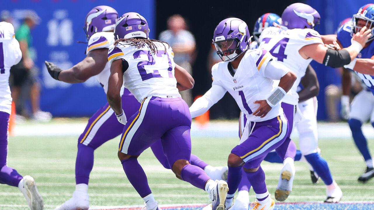 EAST RUTHERFORD, NJ - AUGUST 15: Kyler Murray #1 of the Minnesota Vikings hands off to Jordan Mason #27 during the pre-season game against the New York Giants on August 15, 2026 at MetLife Stadium in East Rutherford, New Jersey.