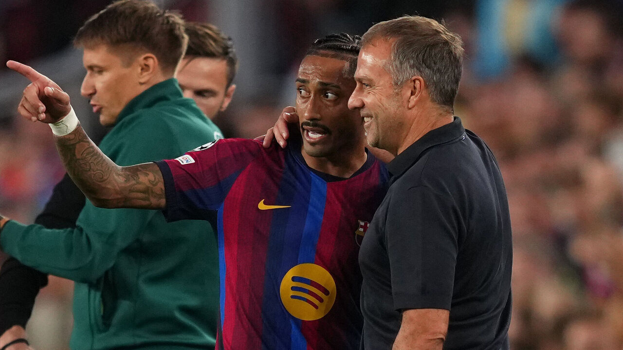 BARCELONA, SPAIN - SEPTEMBER 09: Raphinha of FC Barcelona Interacts with Hansi Flick, Manager of FC Barcelona, during the UEFA Champions League 2026/27 League Phase MD1 match between FC Barcelona and Feyenoord at Camp Nou on September 09, 2026 in Barcelona, Spain.