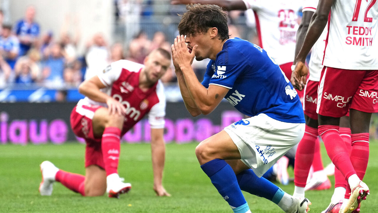 Strasbourg's Portuguese midfielder #23 Diogo Sousa reacts during the French L1 football match between RC Strasbourg Alsace and AS Monaco at the Stade de la Meinau in Strasbourg, eastern France, on September 12, 2026.