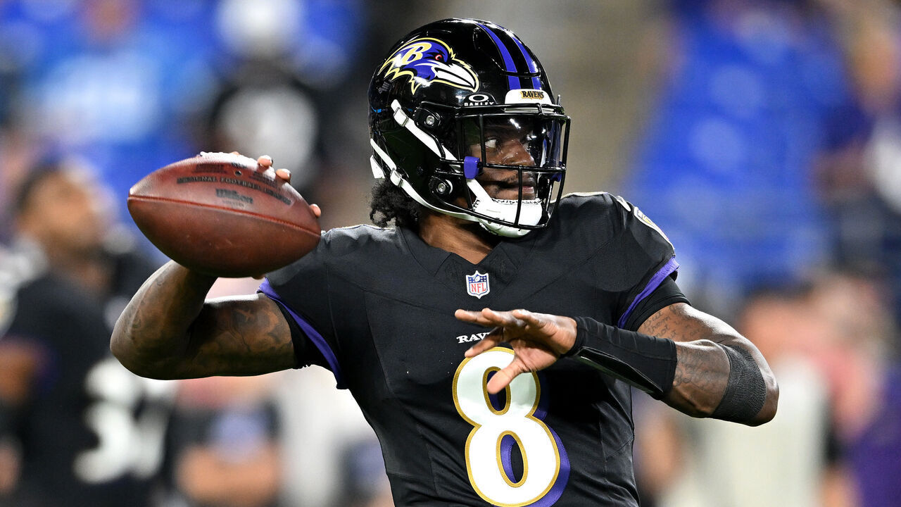 BALTIMORE, MARYLAND - SEPTEMBER 22: Lamar Jackson #8 of the Baltimore Ravens warms up before the game against the Detroit Lions at M&T Bank Stadium on September 22, 2025 in Baltimore, Maryland.