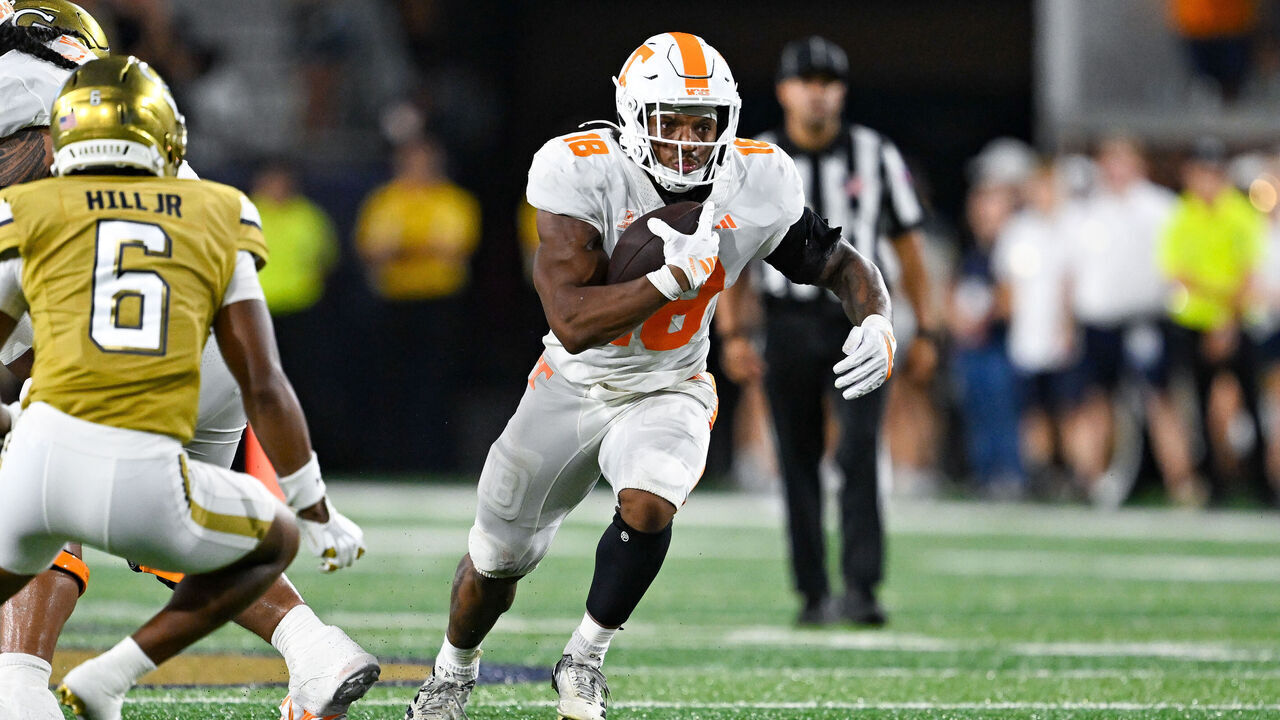 ATLANTA, GA - SEPTEMBER 12: Tennessee running back DeSean Bishop (18) runs the ball during the college football game between the Tennessee Volunteers and the Georgia Tech Yellow Jackets on September 12th, 2026 at Bobby Dodd Stadium in Atlanta, GA.