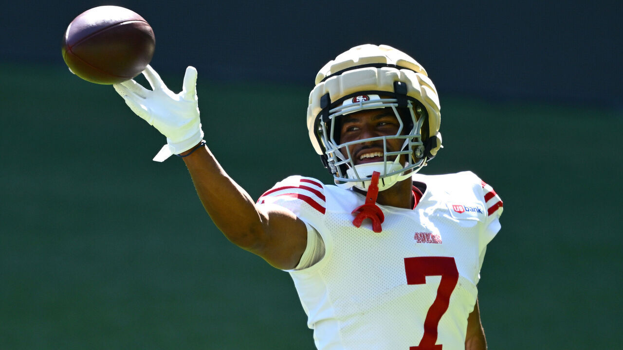 MELBOURNE, AUSTRALIA - SEPTEMBER 08: De'Zhaun Stribling #7 of the San Francisco 49ers passe the ball during a San Fransisco 49ers NFL media availability at AAMI Park on September 08, 2026 in Melbourne, Australia.