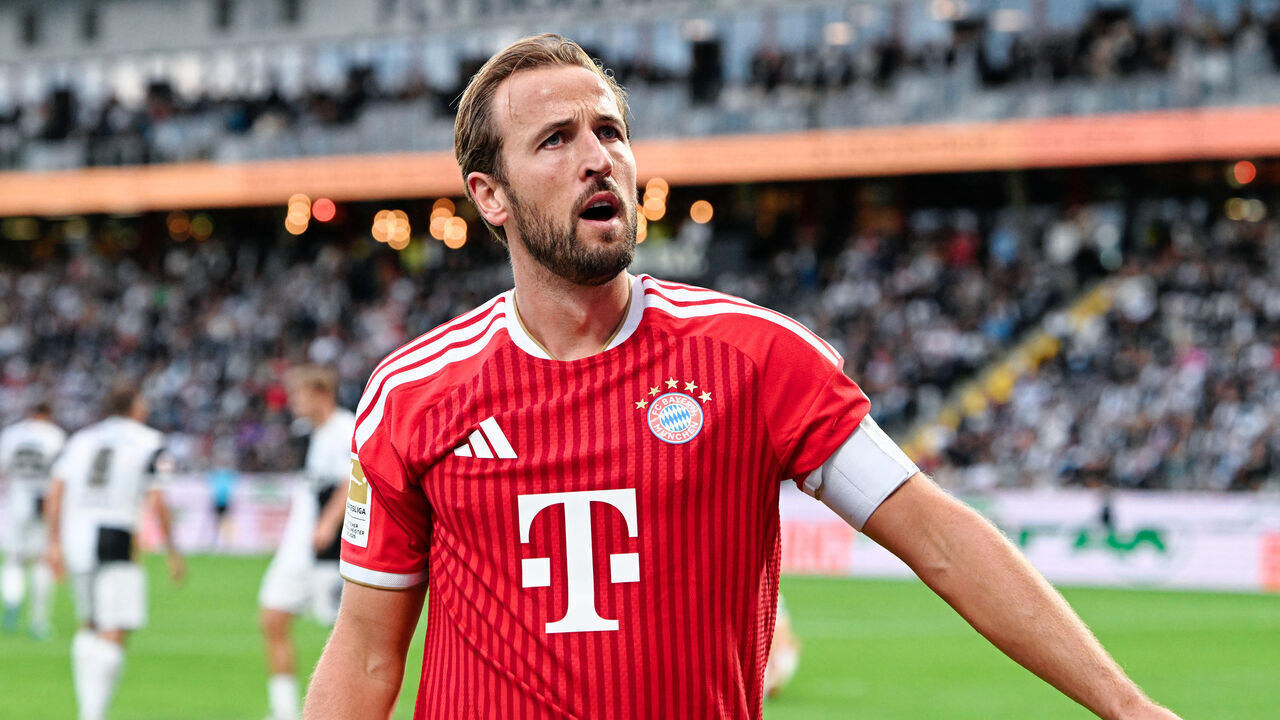 13 September 2026, Saarland, Spiesen-Elversberg: Soccer, Men: Bundesliga, SV Elversberg vs. Bayern Munich, Matchday 3, Ursapharm-Arena an der Kaiserlinde. Goal scorer Harry Kane (Bayern Munich) celebrates after scoring the goal that made the score 1-2. Photo: Uwe Anspach/dpa - IMPORTANT NOTICE: In accordance with the regulations of the Bundesliga and the German Football Association (DFB), it is prohibited to use or allow the use of photographs taken inside the stadium and/or during the game in the form of sequential images and/or video-like photo series.