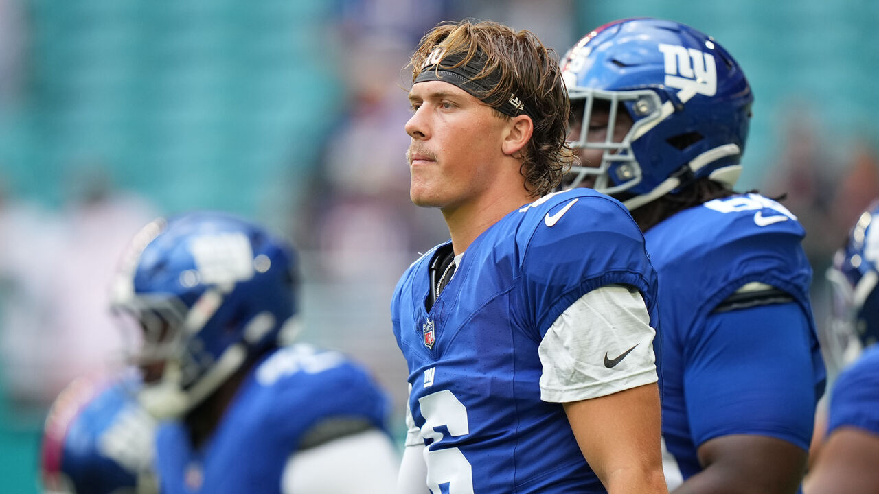 MIAMI GARDENS, FL - AUGUST 22: New York Giants quarterback Jaxson Dart (6) warms up before the preseason NFL game between the New York Giants and the Miami Dolphins on Saturday, August 22, 2026 at Hard Rock Stadium in Miami, FL