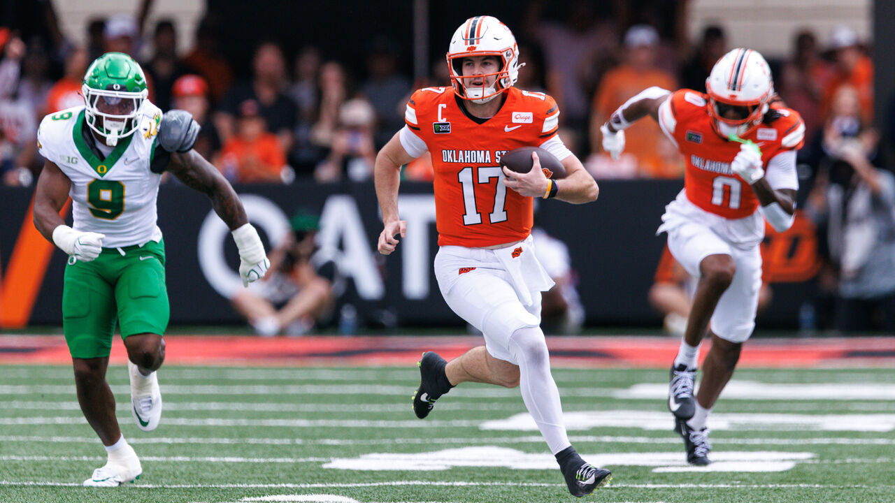 STILLWATER, OK - SEPTEMBER 12: Oklahoma State Cowboys quarterback Drew Mestemaker (17) runs the ball against the Oregon Ducks on September 12th, 2026 at Boone Pickens Stadium in Stillwater Oklahoma.