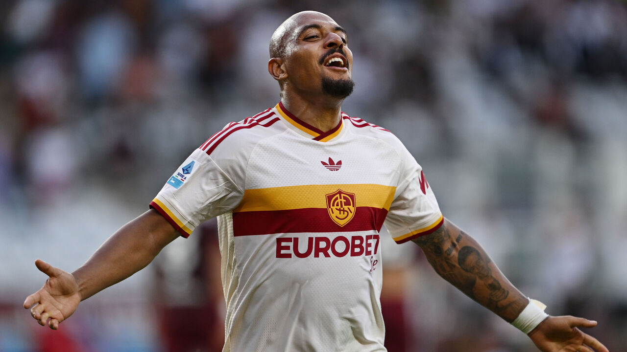 TURIN, ITALY - SEPTEMBER 14: Donyell Malen of Roma celebrates his goal during the Serie A match between Torino FC and AS Roma at Stadio Olimpico Grande Torino on September 14, 2026 in Turin, Italy.