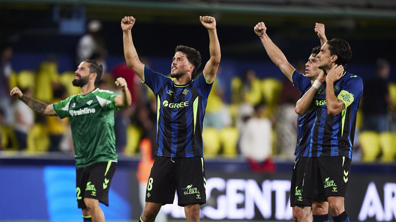 VILLARREAL, SPAIN - SEPTEMBER 14: Pablo Fornals of Real Betis celebrates after his team's victory following the LaLiga EA Sports 2026/27 match between Villarreal CF and Real Betis Balompie at Estadio de la Ceramica on September 14, 2026 in Villarreal, Spain.
