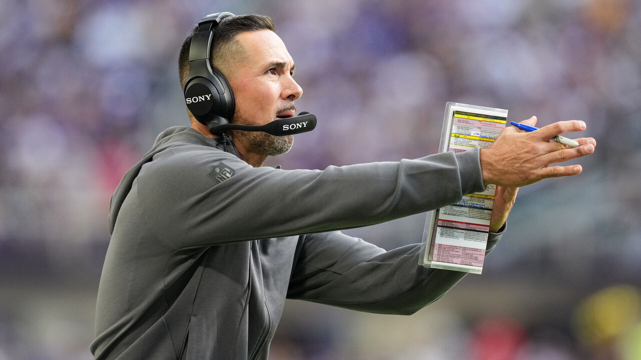 MINNEAPOLIS, MINNESOTA - SEPTEMBER 13: Head Coach Matt LaFleur of the Green Bay Packers calls a play during the second quarter of the game against the Minnesota Vikings at U.S. Bank Stadium on September 13, 2026 in Minneapolis, Minnesota.