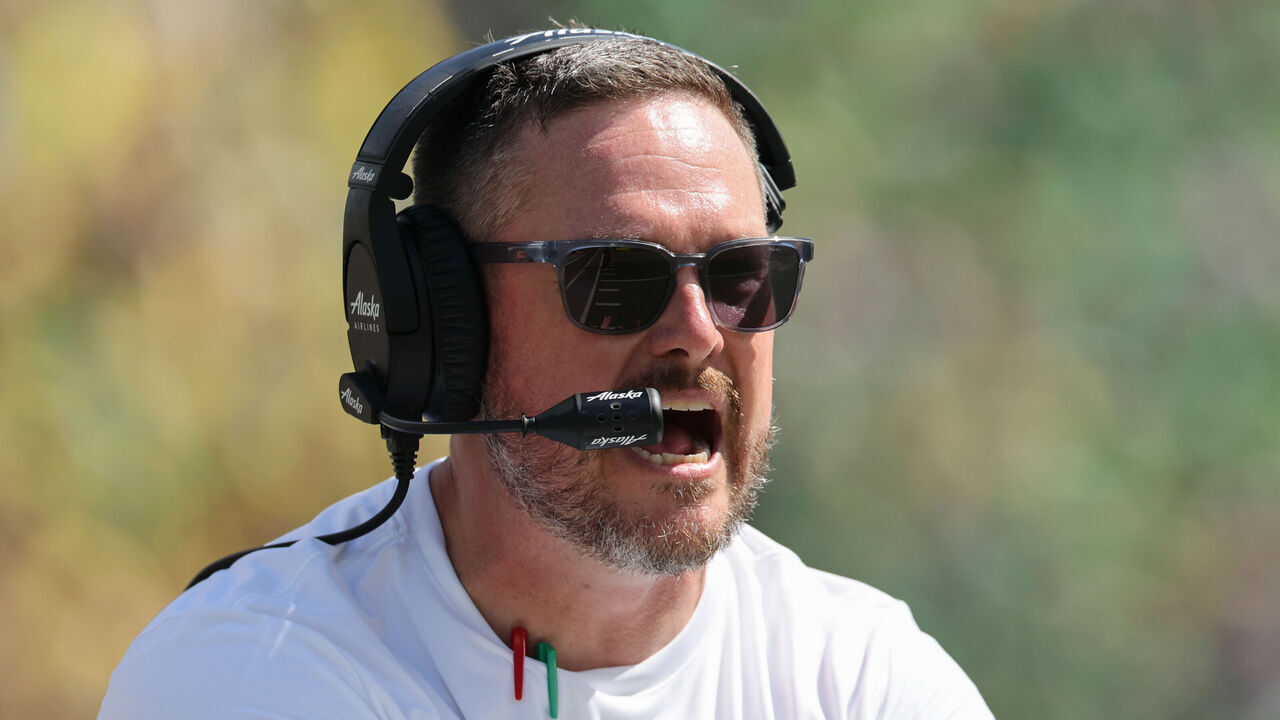 EUGENE, OR - SEPTEMBER 5: Dan Lanning, head coach of the Oregon Ducks, calls a timeout during a game between Boise State University and University of Oregon at Autzen Stadium on September 5, 2026 in Eugene, Oregon.