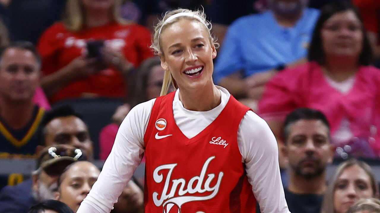 INDIANAPOLIS, IN - AUGUST 28: Indiana Fever guard Sophie Cunningham (8) during a WNBA game between the Connecticut Sun and the Indiana Fever on August 28, 2026 at Gainbridge Fieldhouse in Indianapolis, IN.