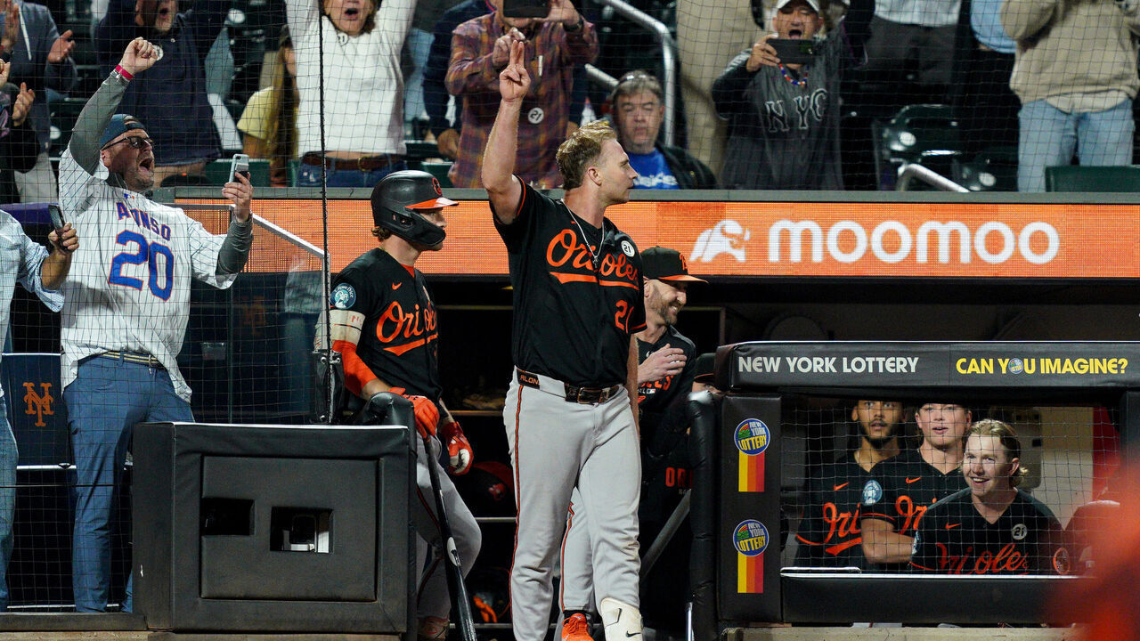 NEW YORK, NEW YORK - SEPTEMBER 15: Pete Alonso #25 of the Baltimore Orioles gestures to the crowd following his ninth inning solo home run marking his 300th career home run during the game against the New York Mets at Citi Field on September 15, 2026 in New York City.