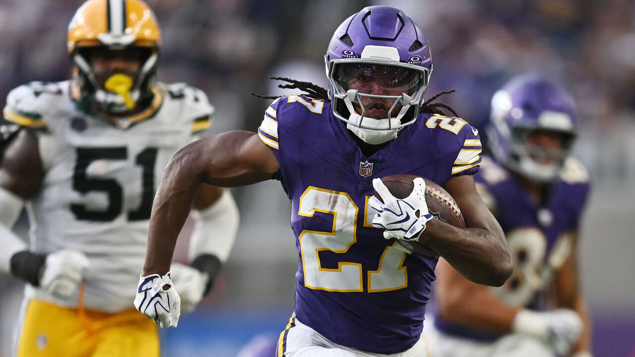 MINNEAPOLIS, MINNESOTA - SEPTEMBER 13: Jordan Mason #27 of the Minnesota Vikings runs the ball against the Green Bay Packers in the fourth quarter of a game at U.S. Bank Stadium on September 13, 2026 in Minneapolis, Minnesota.