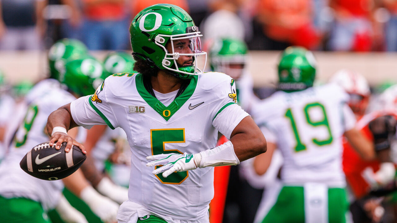 STILLWATER, OK - SEPTEMBER 12: Oregon Ducks quarterback Dante Moore (5) looks to pass against the Oklahoma State Cowboys on September 12th, 2026 at Boone Pickens Stadium in Stillwater Oklahoma.