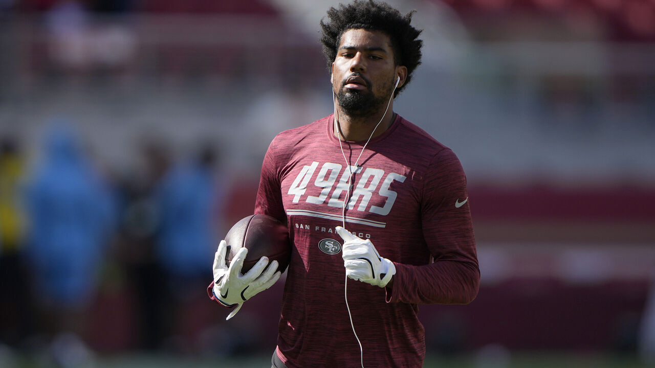 SANTA CLARA, CALIFORNIA - AUGUST 13: De'zhaun Stribling #15 of the San Francisco 49ers warms up prior to the start of the game against the Tennessee Titans at Levi's Stadium on August 13, 2026 in Santa Clara, California.