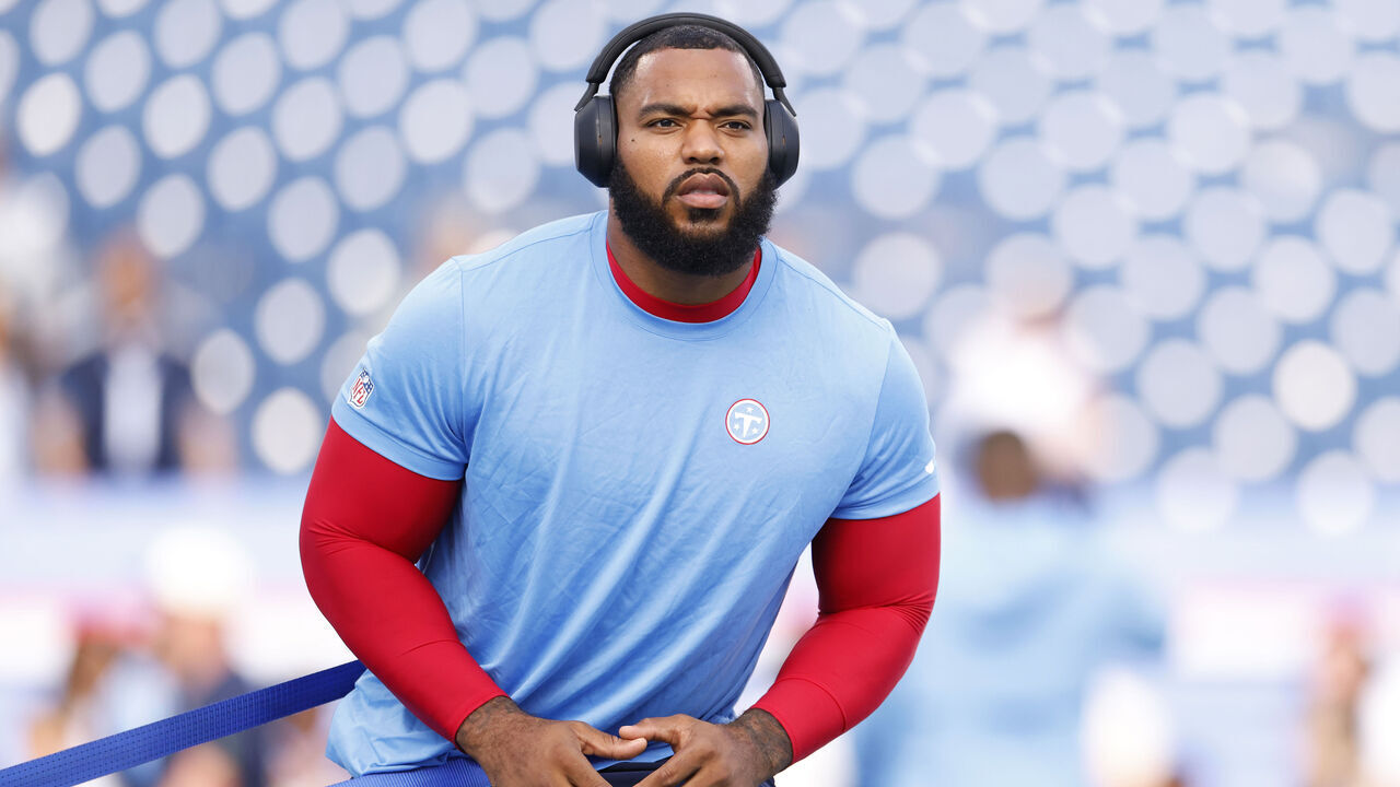 NASHVILLE, TENNESSEE - AUGUST 23: Jeffery Simmons #98 of the Tennessee Titans warms up prior to the Week 2 preseason game against the Seattle Seahawks at Nissan Stadium on August 23, 2026 in Nashville, Tennessee.