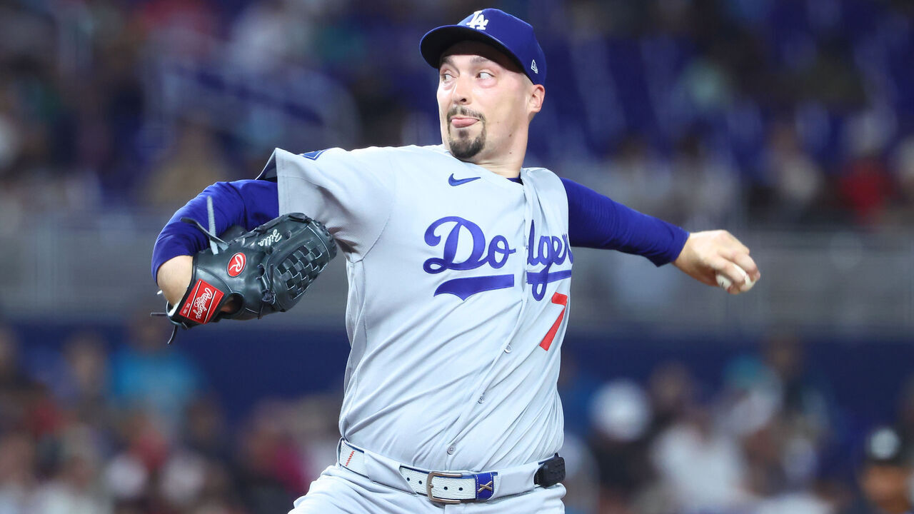 MIAMI, FL - SEPTEMBER 11: Los Angeles Dodgers pitcher Blake Snell (7) otiches in the first half during the game between the Los Angeles Dodgers and the Miami Marrlins on Friday, September 11, 2026 at LoanDepot Park in Miamim, FL