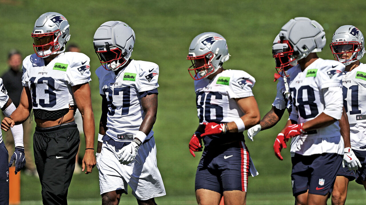 Foxborough, MA - September 14: New England Patriots wide receivers DeMario Douglas, Mack Hollins, Romeo Doubs, and Efton Chism at practice on September 14, 2026.