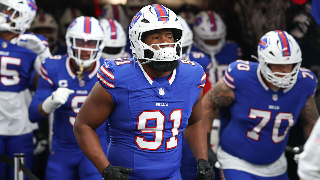 HOUSTON, TX - SEPTEMBER 13: Defensive tackle Ed Oliver #91 of the Buffalo Bills leads his teammates onto the field for warmups before the NFL game between the Houston Texans and the Buffalo Bills on September 13, 2026, at Reliant Stadium in Houston, TX.