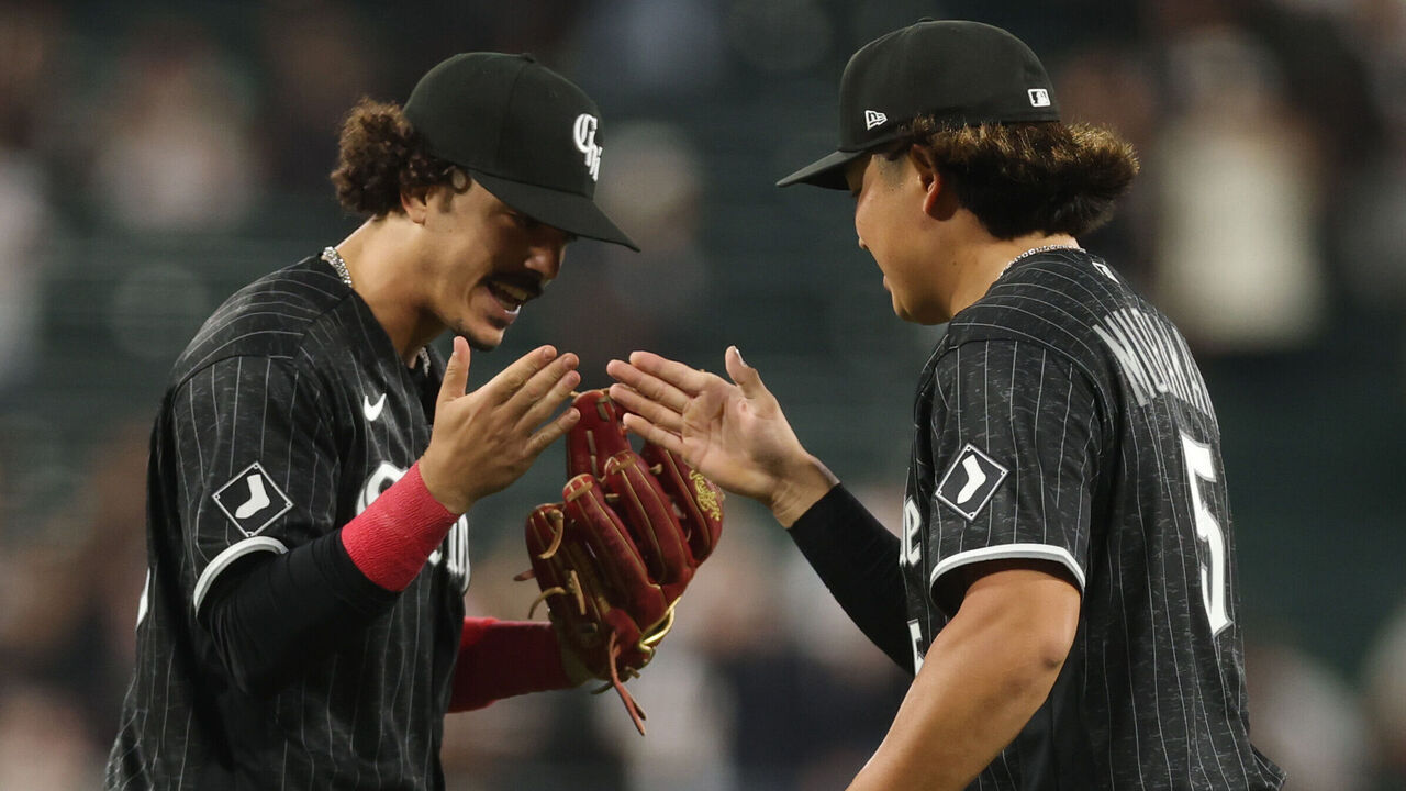 CHICAGO, ILLINOIS - SEPTEMBER 17: Miguel Vargas #20 and Munetaka Murakami #5 of the Chicago White Sox celebrate after defeating the Detroit Tigers at Rate Field on September 17, 2026 in Chicago, Illinois.