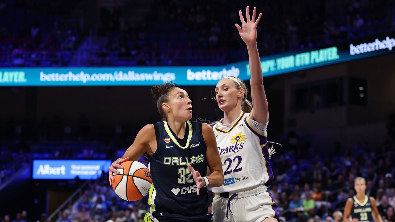 ARLINGTON, TEXAS - SEPTEMBER 17: Jessica Shepard #32 of the Dallas Wings is defended by Cameron Brink #22 of the Los Angeles Sparks during the first half at College Park Center on September 17, 2026 in Arlington, Texas. NOTE TO USER: User expressly acknowledges and agrees that, by downloading and or using this photograph, User is consenting to the terms and conditions of the GettyImages License Agreement.