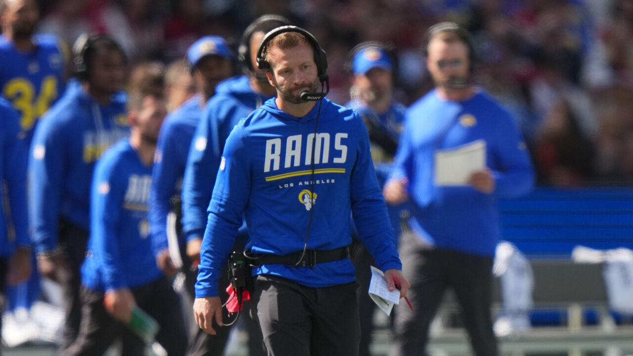 Football: Los Angeles Rams head coach Sean McVay looks on from the sideline vs San Francisco 49ers at Melbourne Cricket Ground.Melbourne, Australia 9/10/2026CREDIT: Erick W. Rasco